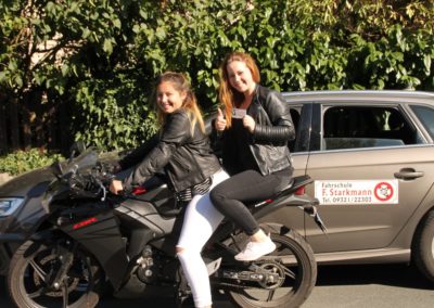 Frauen auf Roller Auto Scooter Motorrad Führerschein Fahrschule Starkmann Kitzingen